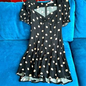 Reformation size 6 Sweetheart black and pink polka dots fits like a 4